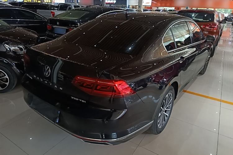 Used Volkswagen Magotan 2020 330TSI DSG Luxury Edition Rear Right 45 Deg