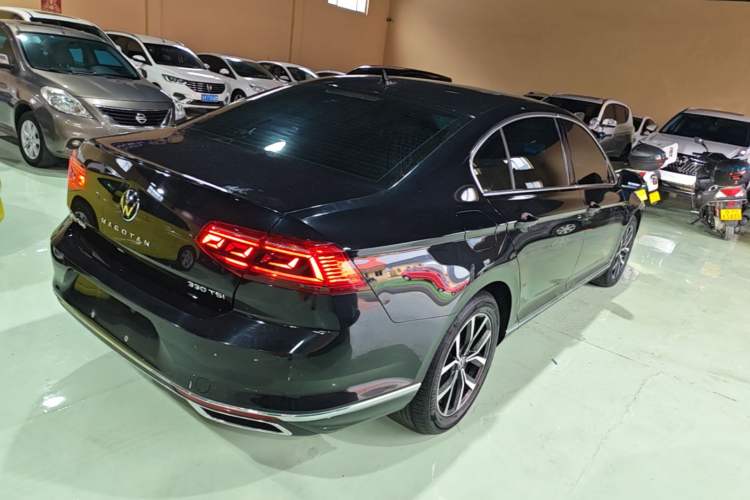 Used Volkswagen Magotan 2020 330TSI DSG Leading Model Rear Right 45 Deg