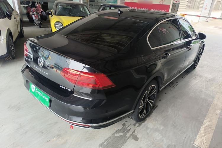 Used Volkswagen Magotan 2020 330TSI DSG Luxury Edition Rear Right 45 Deg