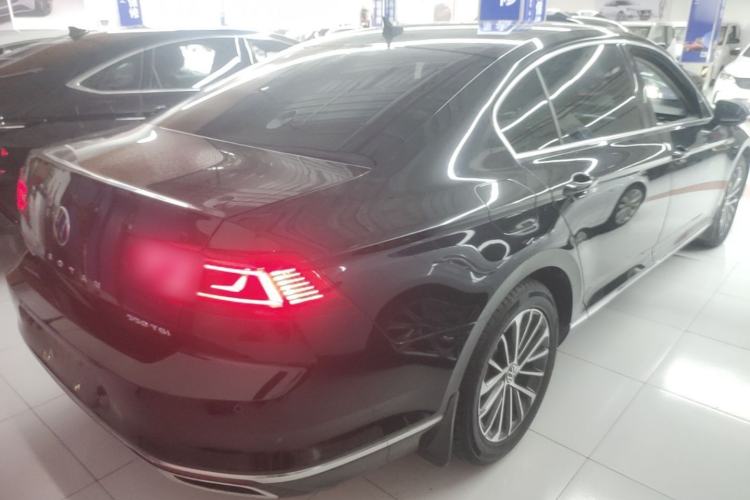 Used Volkswagen Magotan 2020 330TSI DSG Luxury Edition Rear Right 45 Deg