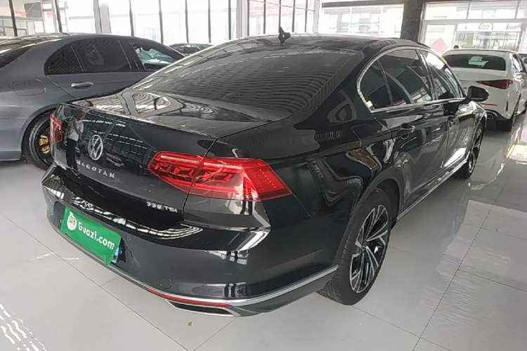 Used Volkswagen Magotan 2020 330TSI DSG Luxury Edition Rear Right 45 Deg