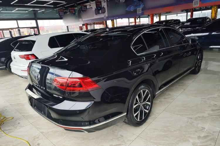 Used Volkswagen Magotan 2020 330TSI DSG Leading Model Rear Right 45 Deg