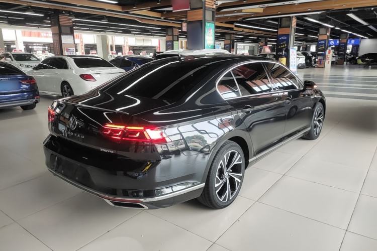 Used Volkswagen Magotan 2020 330TSI DSG Luxury Edition Rear Right 45 Deg