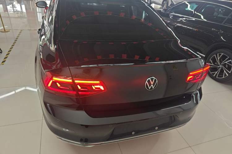 Used Volkswagen Magotan 2020 330TSI DSG Leading Model Rear
