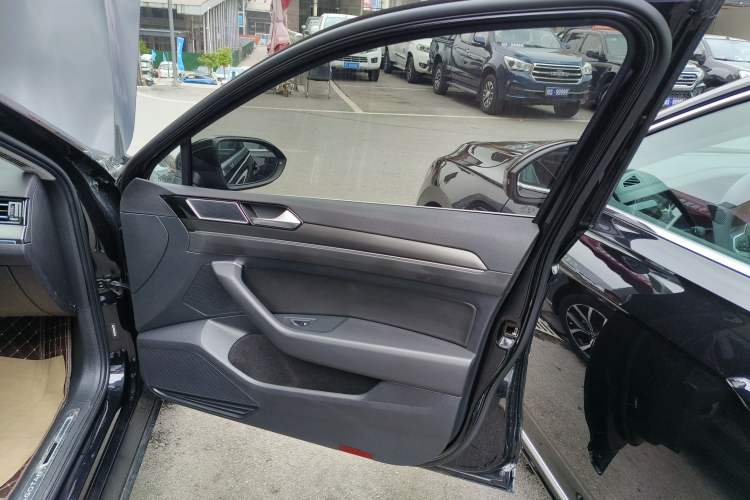 Used Volkswagen Magotan 2020 330TSI DSG Leading Model Right Front Door Interior