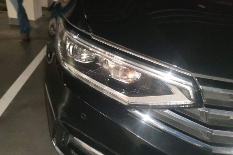 Used Volkswagen Magotan 2020 330TSI DSG Leading Model Right Front Headlight