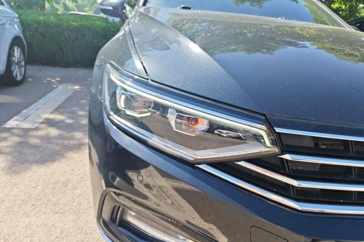 Used Volkswagen Magotan 2020 330TSI DSG Luxury Edition Right Front Headlight