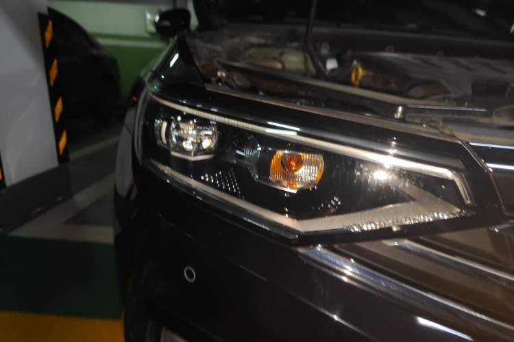 Used Volkswagen Magotan 2020 330TSI DSG Leading Model Right Front Headlight