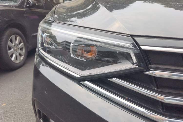 Used Volkswagen Magotan 2020 330TSI DSG Luxury Edition Right Front Headlight