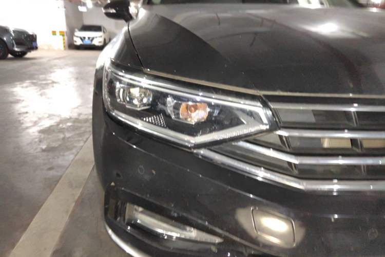 Used Volkswagen Magotan 2020 330TSI DSG Leading Model Right Front Headlight