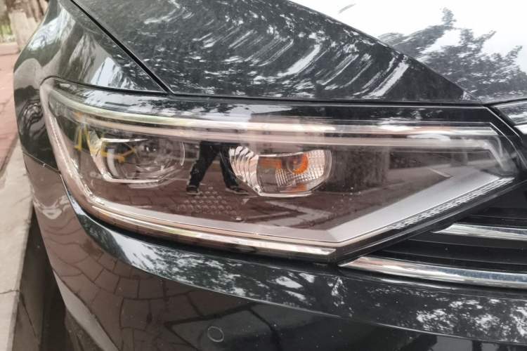 Used Volkswagen Magotan 2020 330TSI DSG Leading Model Right Front Headlight
