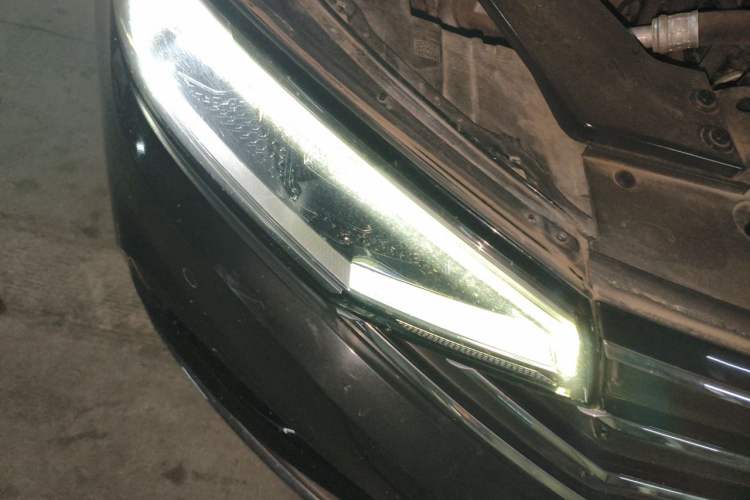Used Volkswagen Magotan 2020 280TSI DSG Comfort Edition Right Front Headlight