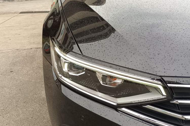 Used Volkswagen Magotan 2020 330TSI DSG Luxury Edition Right Front Headlight