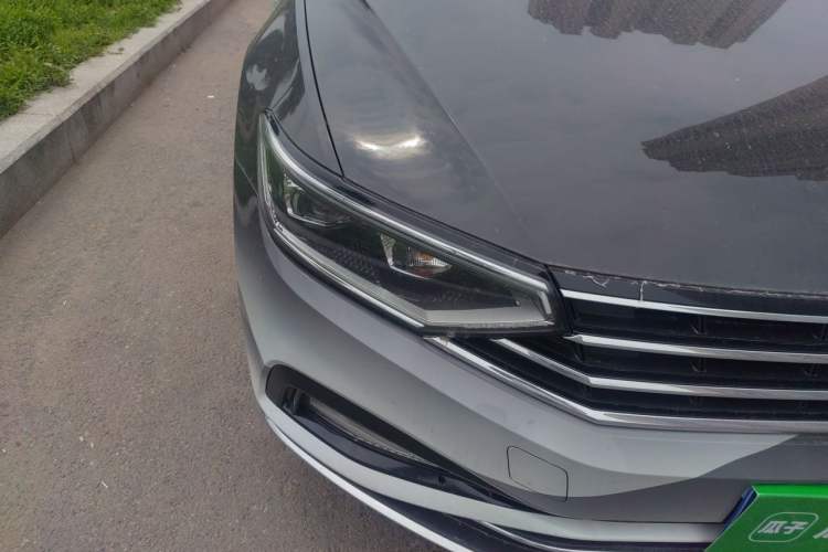 Used Volkswagen Magotan 2020 330TSI DSG Luxury Edition Right Front Headlight