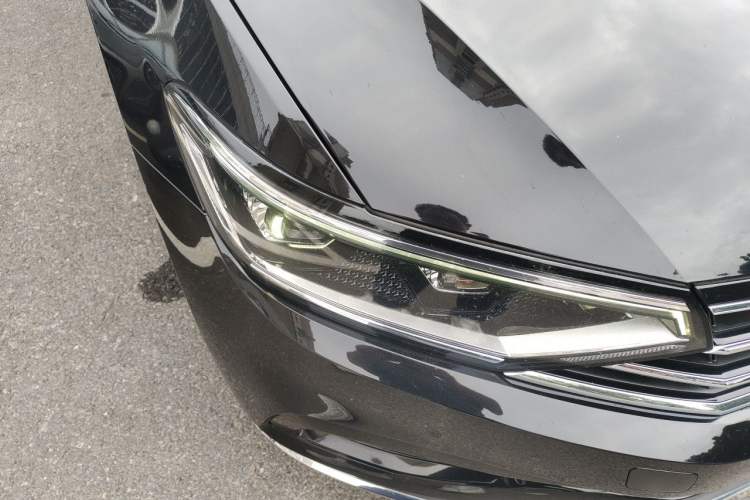 Used Volkswagen Magotan 2020 330TSI DSG Leading Model Right Front Headlight