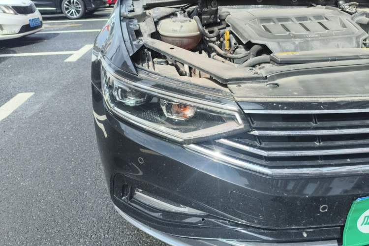 Used Volkswagen Magotan 2020 330TSI DSG Leading Model Right Front Headlight