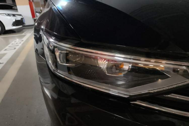 Used Volkswagen Magotan 2020 330TSI DSG Luxury Edition Right Front Headlight