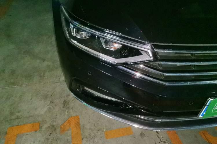 Used Volkswagen Magotan 2020 330TSI DSG Leading Model Right Front Headlight