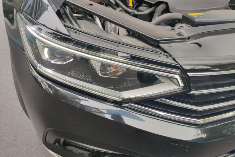 Used Volkswagen Magotan 2020 330TSI DSG Luxury Edition Right Front Headlight