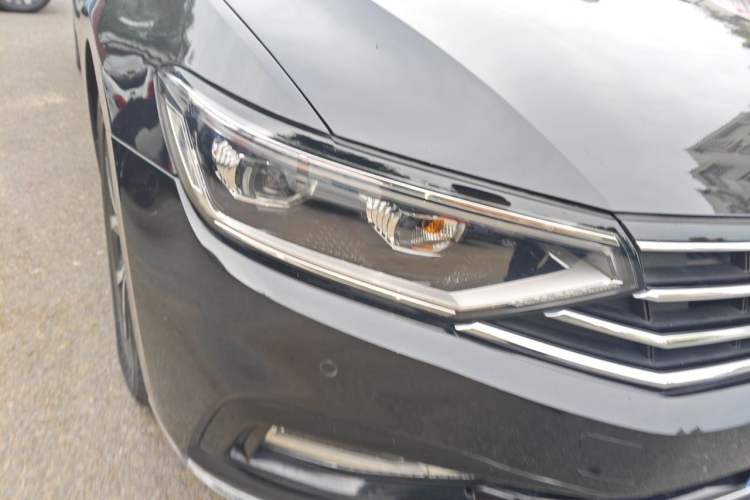 Used Volkswagen Magotan 2020 330TSI DSG Leading Model Right Front Headlight