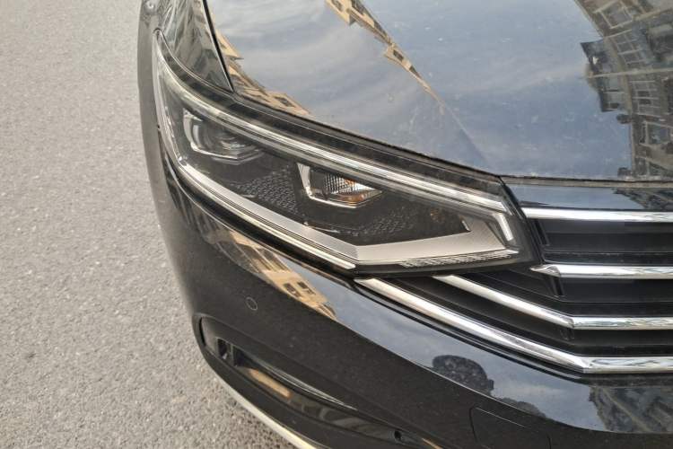 Used Volkswagen Magotan 2020 330TSI DSG Leading Model Right Front Headlight
