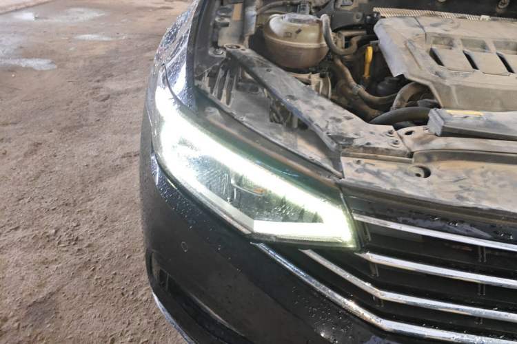 Used Volkswagen Magotan 2020 330TSI DSG Leading Model Right Front Headlight
