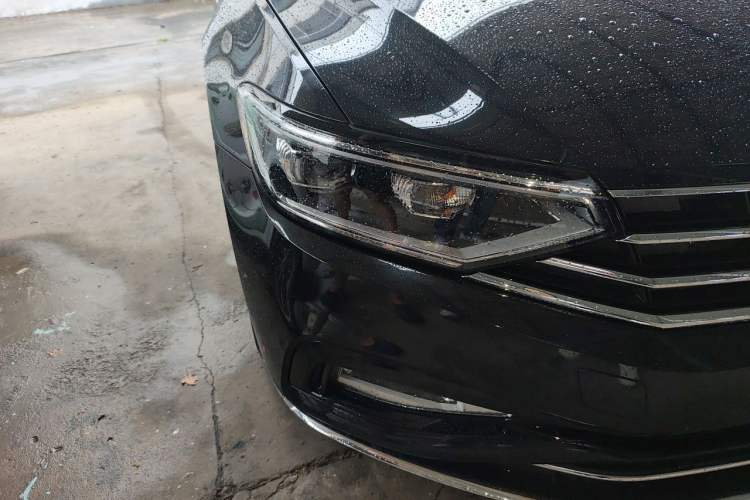 Used Volkswagen Magotan 2020 330TSI DSG Leading Model Right Front Headlight