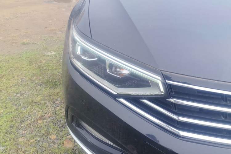 Used Volkswagen Magotan 2020 280TSI DSG Comfort Edition Right Front Headlight