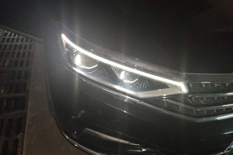 Used Volkswagen Magotan 2020 330TSI DSG Luxury Edition Right Front Headlight