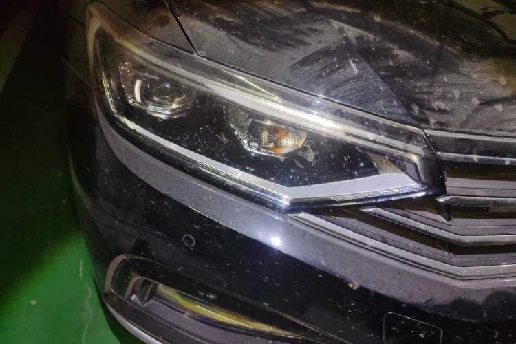 Used Volkswagen Magotan 2020 330TSI DSG Luxury Edition Right Front Headlight