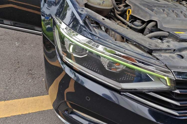 Used Volkswagen Magotan 2020 330TSI DSG Leading Model Right Front Headlight