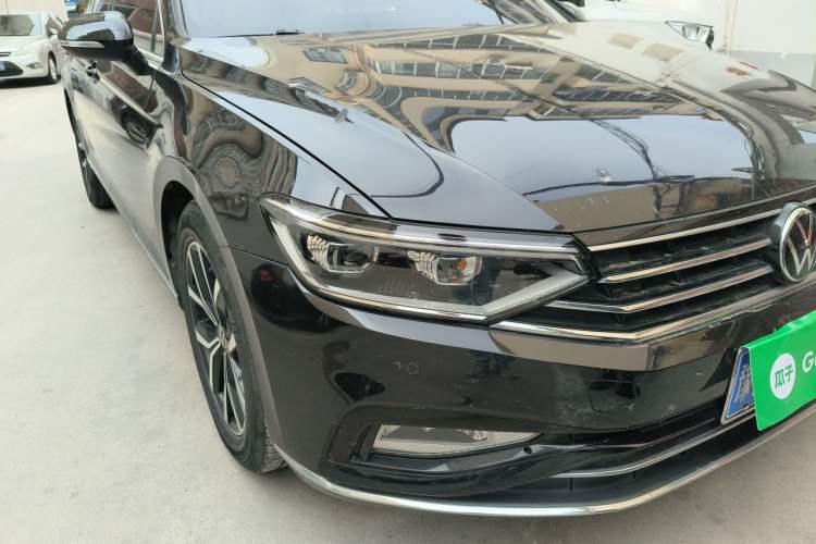Used Volkswagen Magotan 2020 330TSI DSG Leading Model Right Front Headlight