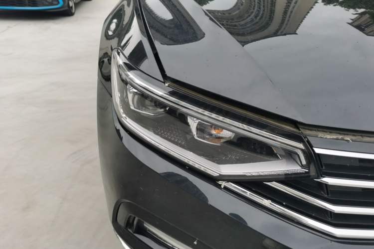 Used Volkswagen Magotan 2020 330TSI DSG Leading Model Right Front Headlight