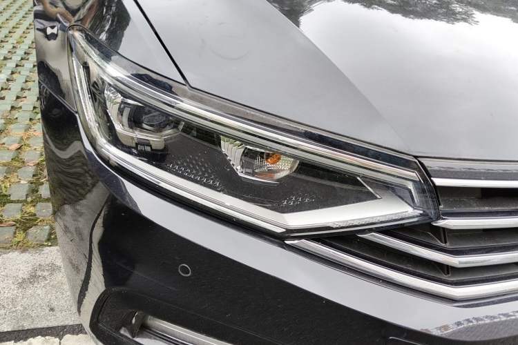 Used Volkswagen Magotan 2020 280TSI DSG Comfort Edition Right Front Headlight