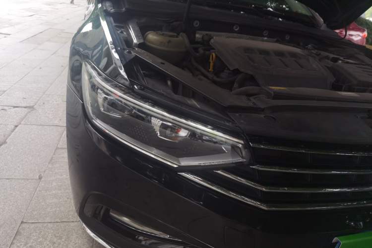 Used Volkswagen Magotan 2020 330TSI DSG Luxury Edition Right Front Headlight