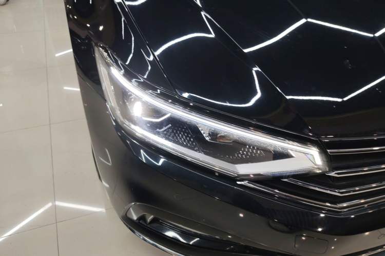 Used Volkswagen Magotan 2020 330TSI DSG Leading Model Right Front Headlight