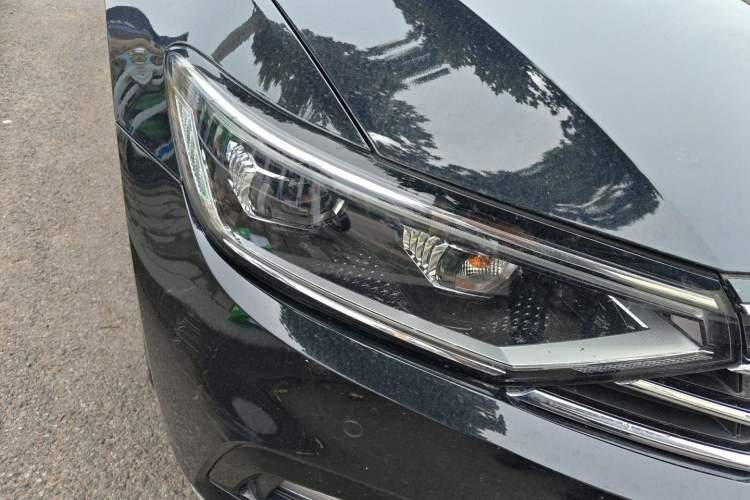 Used Volkswagen Magotan 2020 280TSI DSG Comfort Edition Right Front Headlight