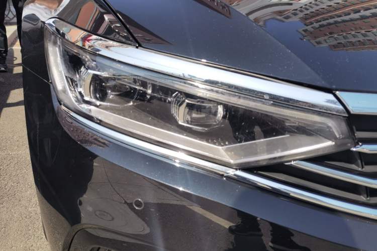 Used Volkswagen Magotan 2020 330TSI DSG Luxury Edition Right Front Headlight