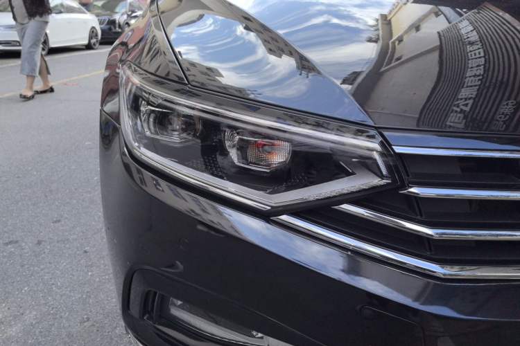 Used Volkswagen Magotan 2020 330TSI DSG Luxury Edition Right Front Headlight