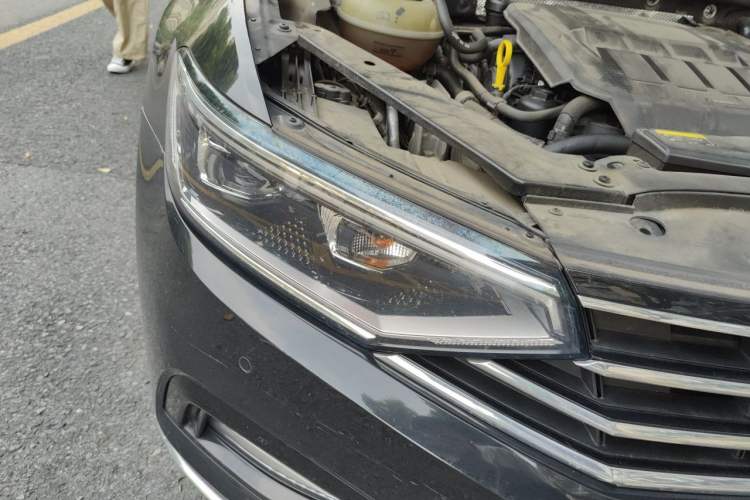 Used Volkswagen Magotan 2020 330TSI DSG Leading Model Right Front Headlight