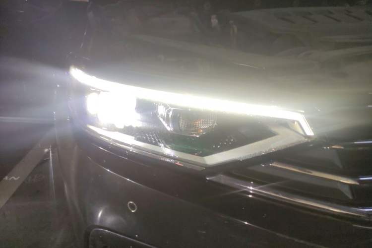 Used Volkswagen Magotan 2020 330TSI DSG Luxury Edition Right Front Headlight