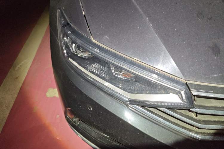 Used Volkswagen Magotan 2020 380TSI DSG Luxury Version Right Front Headlight
