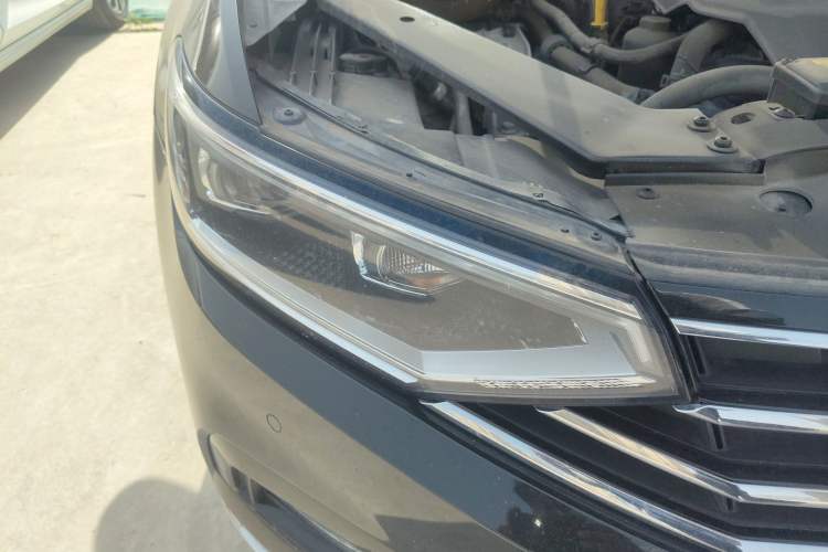 Used Volkswagen Magotan 2020 330TSI DSG Leading Model Right Front Headlight
