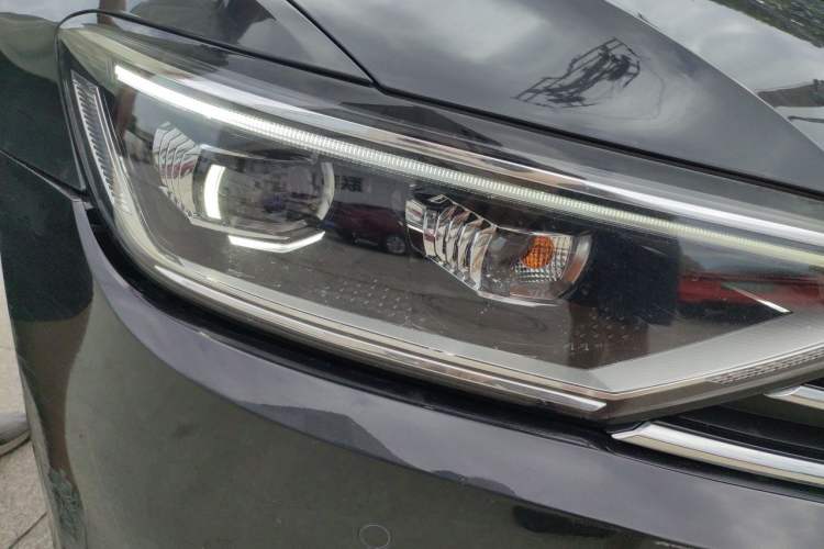 Used Volkswagen Magotan 2020 280TSI DSG Leading Edition Right Front Headlight