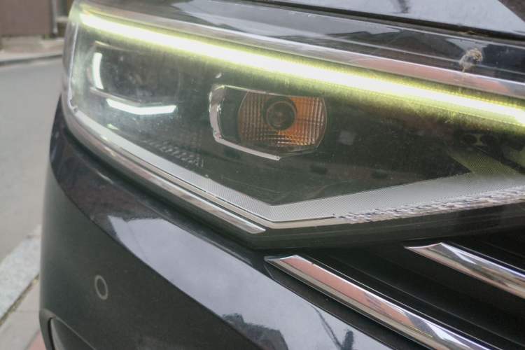 Used Volkswagen Magotan 2020 330TSI DSG Leading Model Right Front Headlight