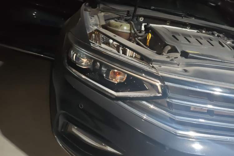 Used Volkswagen Magotan 2020 330TSI DSG Luxury Edition Right Front Headlight