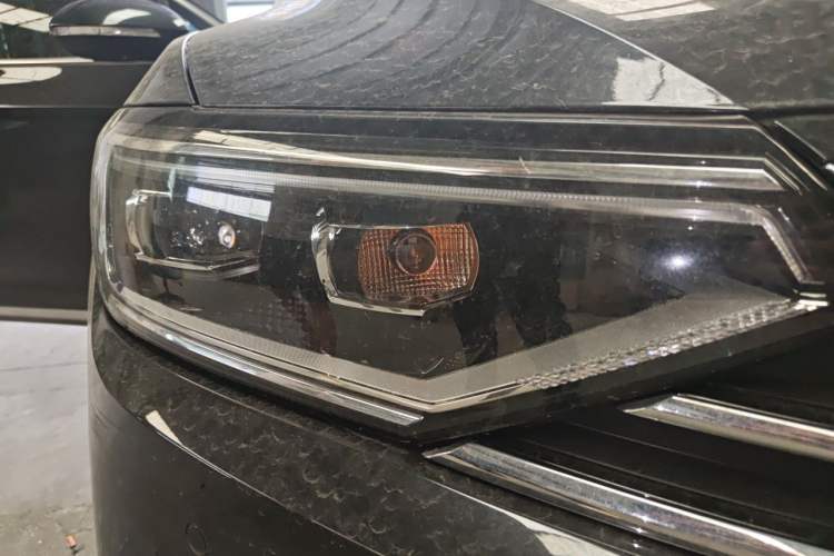 Used Volkswagen Magotan 2020 330TSI DSG Luxury Edition Right Front Headlight
