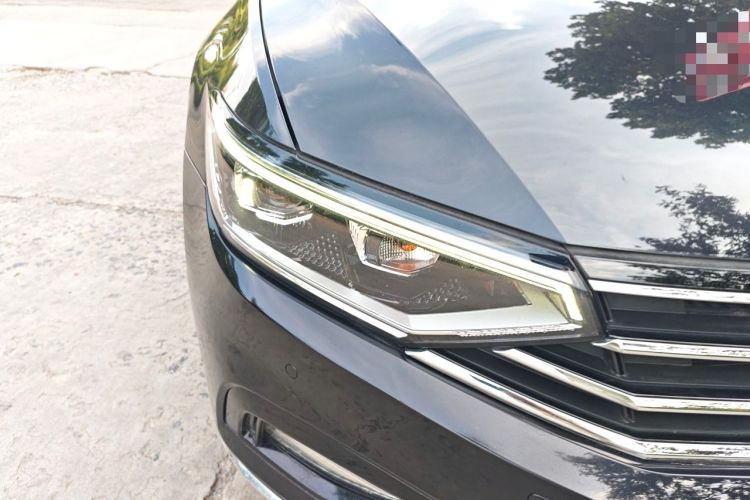 Used Volkswagen Magotan 2020 330TSI DSG Luxury Edition Right Front Headlight