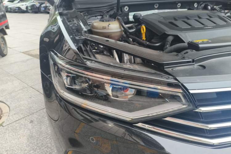 Used Volkswagen Magotan 2020 330TSI DSG Leading Model Right Front Headlight