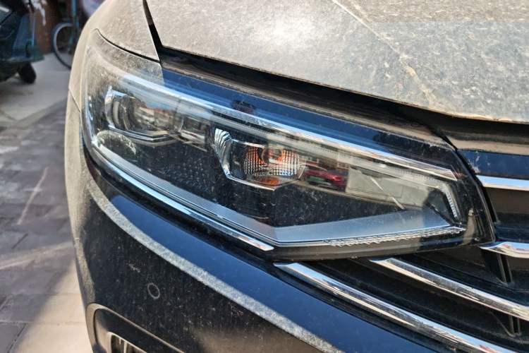 Used Volkswagen Magotan 2020 330TSI DSG Leading Model Right Front Headlight